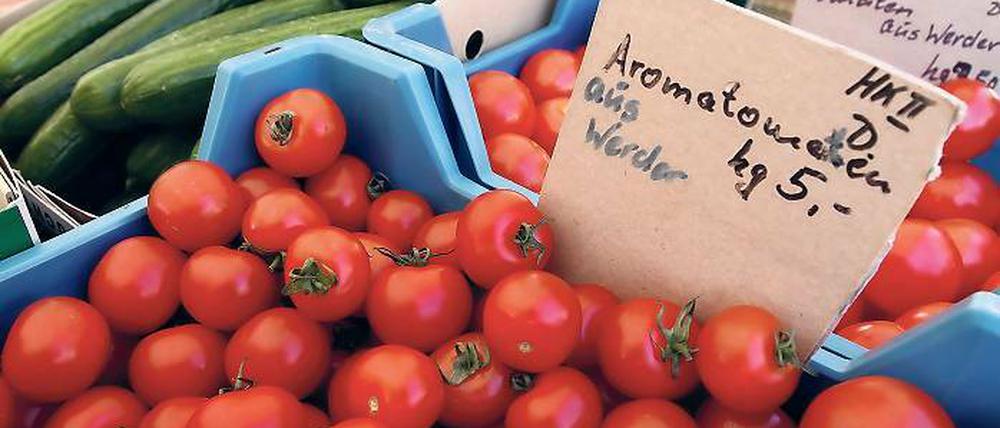 „Können Sie mir sagen, was diese Tomaten da kosten?“ Im Supermarkt wurde Antje Rávic Strubel diese Frage gestellt. Daraus entwickelte sich ein Gespräch und einige grundlegende Gedanken.