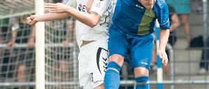Ein Mann fürs Grobe: Nulldrei-Abwehrstratege Julian Prochnow (l.) geht oft dahin wo’s wehtut. Seine Zweikampfstärke wie hier gegen Marcel Trojandt von Lok Leipzig zum Saisonauftakt wird aich am Sonntag gegen Jena gebraucht.
