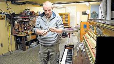 Autos raus, Musik rein. Thomas Bernhardt baut seine Garage fürs Konzert um.
