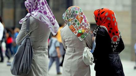 Streit ums Kopftuch. Was im Alltag kein Problem ist, kann im Gericht zu Kontroversen führen. Am Amtsgericht Mitte verlangten Richter von einer Anwältin, das Kopftuch abzulegen.