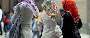 Streit ums Kopftuch. Was im Alltag kein Problem ist, kann im Gericht zu Kontroversen führen. Am Amtsgericht Mitte verlangten Richter von einer Anwältin, das Kopftuch abzulegen.