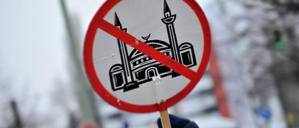 Können keine fremden Götter neben sich dulden: die Rechtspopulisten von "Pro Deutschland" haben den Islam zu ihrem Feindbild erklärt.