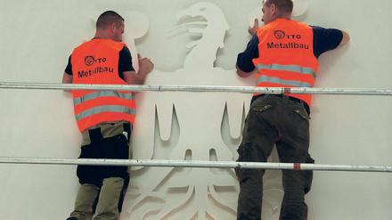 Wappentier. Im neuen Plenarsaal ist der Adler aus Stahlblech, mehr als 100 Kilogramm schwer – und weiß lackiert.