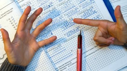 Mehr Geld für Schüler, mehr Schulden für den BER: Brandenburg hat einen Nachtrag für den Doppelhaushalt 2013/2014 vorgelegt.
