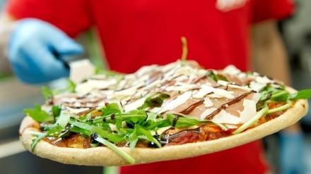 Heiss, knusprig und immer schnell da - doch der Pizza-Service ist skandalös schlecht bezahlt.