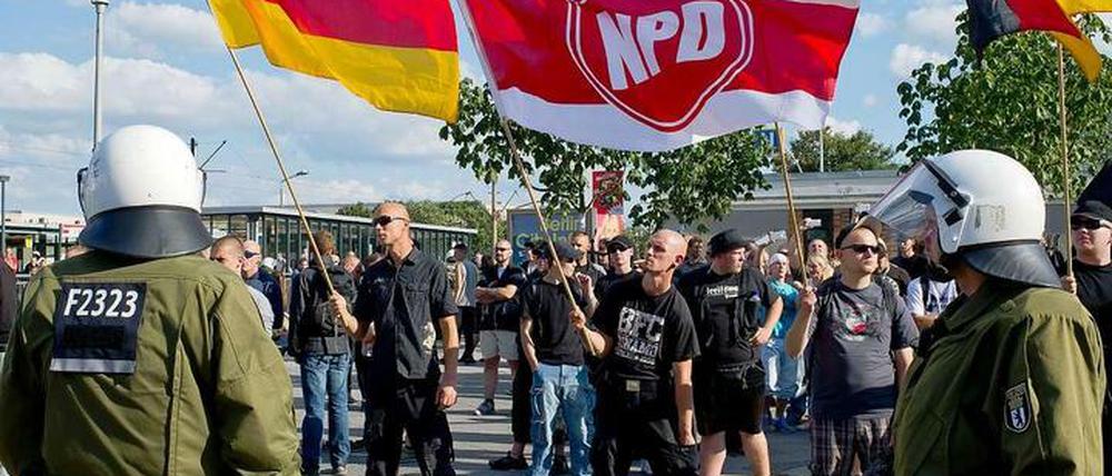 Das Abgeordnetenhaus richtet sich mit einer gemeinsamen Resolution aller Fraktionen gegen rechte Hetzer vor Asylheimen.
