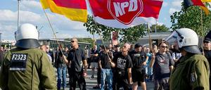 Das Abgeordnetenhaus richtet sich mit einer gemeinsamen Resolution aller Fraktionen gegen rechte Hetzer vor Asylheimen.