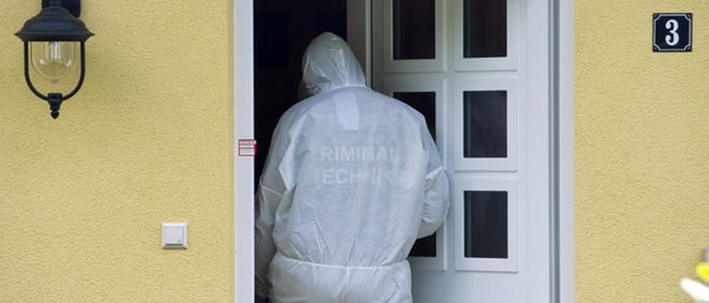 Die Spurensicherung durchsuchte das Einfamilienhaus in Werben (Spree-Neiße) am 13. August - direkt nach der Bluttat.