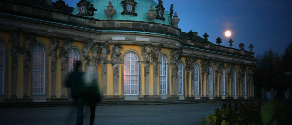 Zwischenstopp in Sanssouci: Fünf Inder sind mit dem Taxi durch Europa gereist.