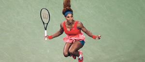 So federleicht. Bei ihrem Drei-Satz-Sieg gegen die Weißrussin Viktoria Asarenka hatte Serena Williams mehr Mühe als gedacht – umso ausgelassener jubelte sie nach dem verwandelten Matchball.