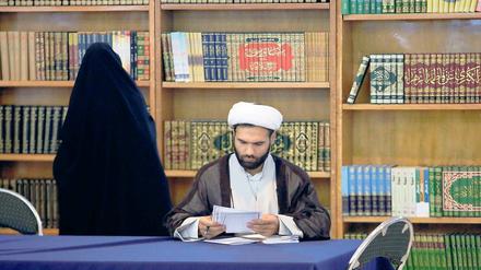 Koran-Studium. Kontakte zu iranischen Gelehrten wecken Befürchtungen.