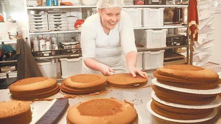 Kunstvoll. Die 18-jährige Laura Claus ist eine von vielen Abiturientinnen, die sich zum Konditor ausbilden lassen wollen.