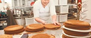 Kunstvoll. Die 18-jährige Laura Claus ist eine von vielen Abiturientinnen, die sich zum Konditor ausbilden lassen wollen.