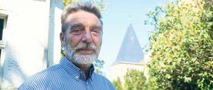 „Pfarrer sind halt alt.“ Als Helmut Kulla mit 28 Jahren seinen Dienst antrat, kam es schon vor, dass jemand an die Tür vom Pfarramt klopfte und nach seinem Vater fragte. Heute sind die blonden Haare von damals einer grauen Strubbelfrisur gewichen.