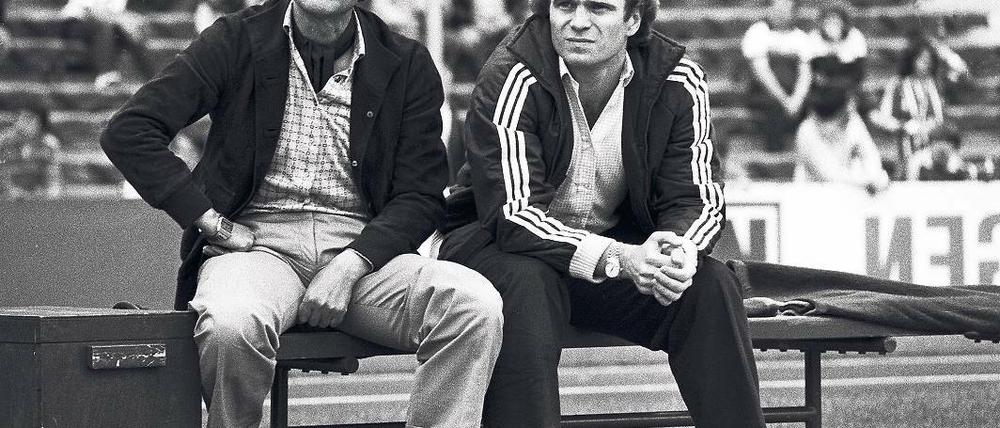 Ein Fall für zwei. Unter Trainer Pal Csernai (links) und Manager Uli Hoeneß begann 1979 die Renaissance des FC Bayern.