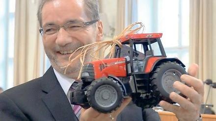 Geschenkt. Der Traktor für das Grundstück mit Streuobstwiese.