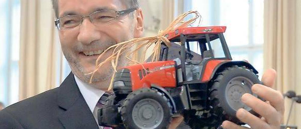 Geschenkt. Der Traktor für das Grundstück mit Streuobstwiese.