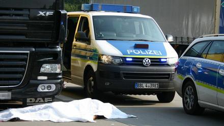Der Ehemann der Getöteten betrat unvermittelt die Stadtautobahn und wurde von einem Lkw erfasst.