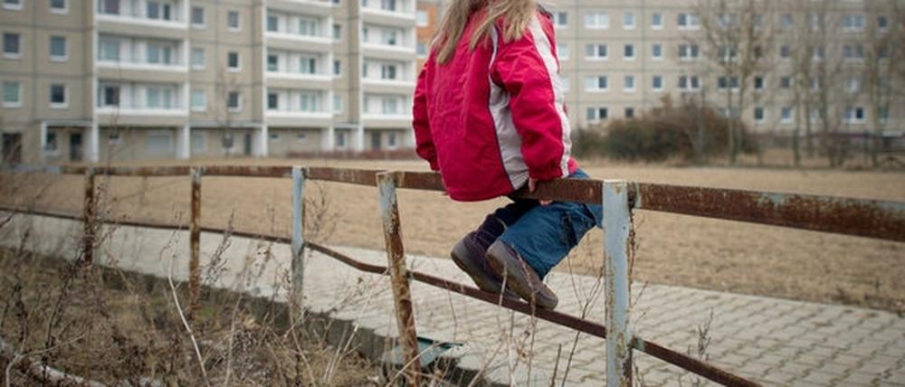 Noch immer ist die Gefahr, arm zu werden, im Osten Deutschlands höher als im Westen.