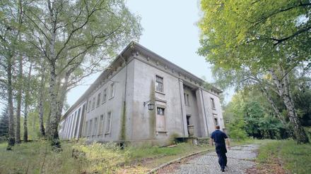 Alles halb so wild. Die Staatsanwaltschaft Potsdam meint, durch den Verkauf der Krampnitz-Kaserne – hier das alte Offizierskasino – ist kaum Schaden für das Land entstanden. Nun hält die SPD auch den Untersuchungsausschuss im Landtag für überflüssig.