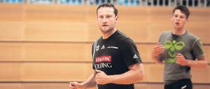 Agieren statt therapieren. Stephan Mellack spielt doch wieder für den VfL.