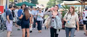 Immer schön ernst bleiben. Wer lächelt, muss nicht zwangsläufig ein Tourist sein und durch die Brandenburger Straße schlendern. Aber Potsdamer, so die Schriftstellerin Christine Anlauff, haben eigentlich keinen Grund zu lächeln.