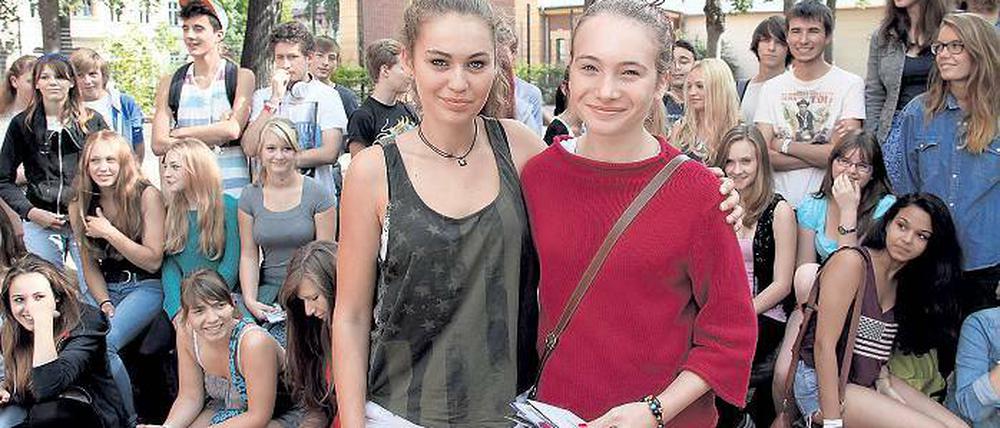 Deutsch-französischer Kulturaustausch. Vielleicht bildet das Zusammentreffen von Soliane (l.) aus Versailles und Pauline aus Potsdam den Beginn einer wunderbaren (Sprach)Freundschaft. Beide Städte wollen auch offiziell eine Partnerschaft schließen.