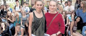 Deutsch-französischer Kulturaustausch. Vielleicht bildet das Zusammentreffen von Soliane (l.) aus Versailles und Pauline aus Potsdam den Beginn einer wunderbaren (Sprach)Freundschaft. Beide Städte wollen auch offiziell eine Partnerschaft schließen.