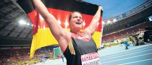 Flaggentag. Christina Schwanitz hat eine lange Leidenszeit hinter sich. Umso mehr kann sich die Chemnitzerin jetzt über ihren Erfolg freuen.