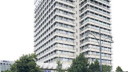 Hier wurden Träume verkauft. Im Haus des Reisens residierte einst die DDR-Fluggesellschaft Interflug. Heute wird hier im „Weekend“ gefeiert.