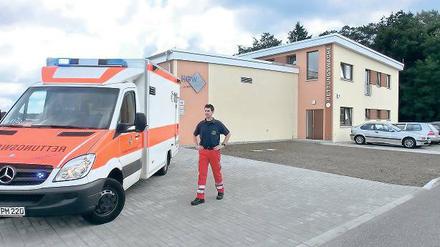 Zentral gelegen. In der neuen Wache ist Platz für fünf Fahrzeuge.