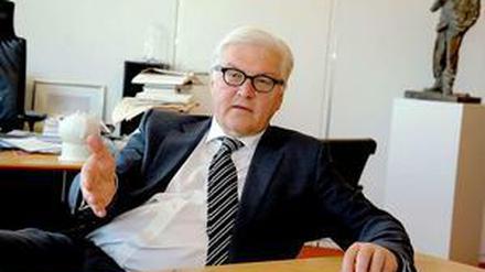Frank-Walter Steinmeier beim Interview in seinem Bundestagsbüro in Berlin.