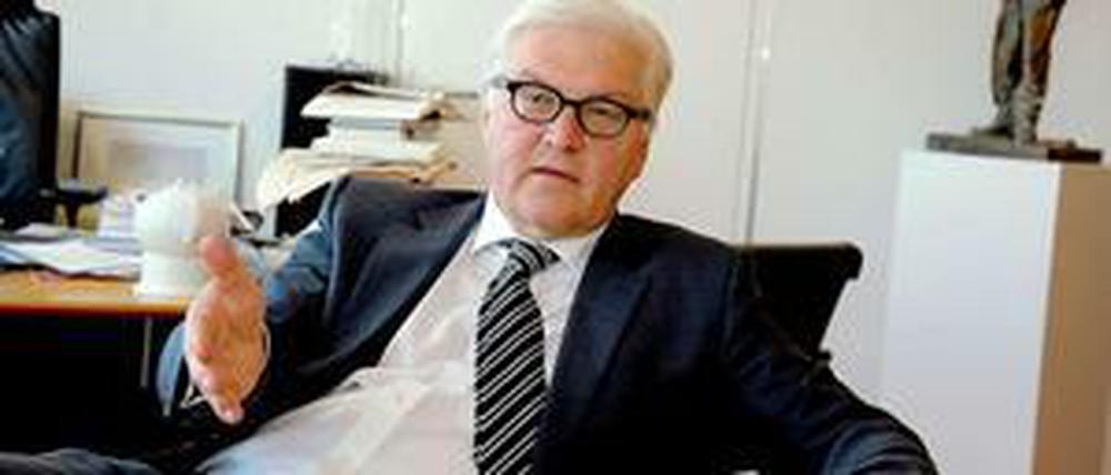 Frank-Walter Steinmeier beim Interview in seinem Bundestagsbüro in Berlin.