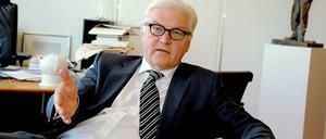 Frank-Walter Steinmeier beim Interview in seinem Bundestagsbüro in Berlin.
