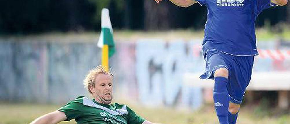 FSV ohne Chance. Benjamin Weiß (r.) überläuft Babelsbergs Patrick Moritz .