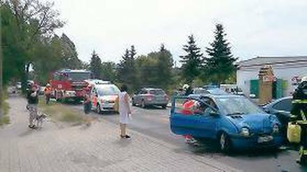 Crash. Wegen des Unfalls musste die B2 kurzzeitig gesperrt werden.