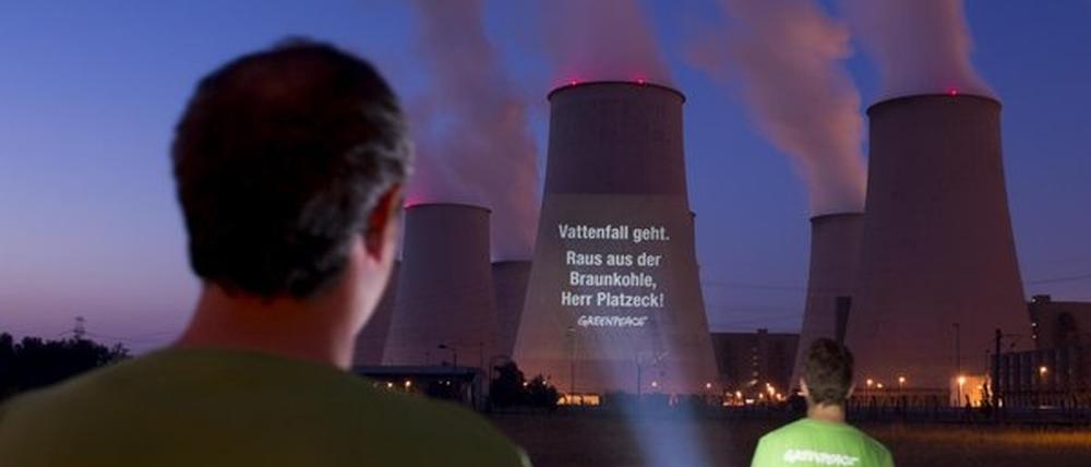 Die Message ist eindeutig: Greenpeace will Brandenburgs Ausstieg aus der Braunkohle.