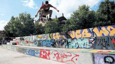 Bunte Welt. Das im Amtsdeutsch Jugendaktionsfläche genannte Areal auf dem Bassinplatz ist einer der wenigen legalen Tummelplätze für die Graffiti-Szene in Potsdam. 