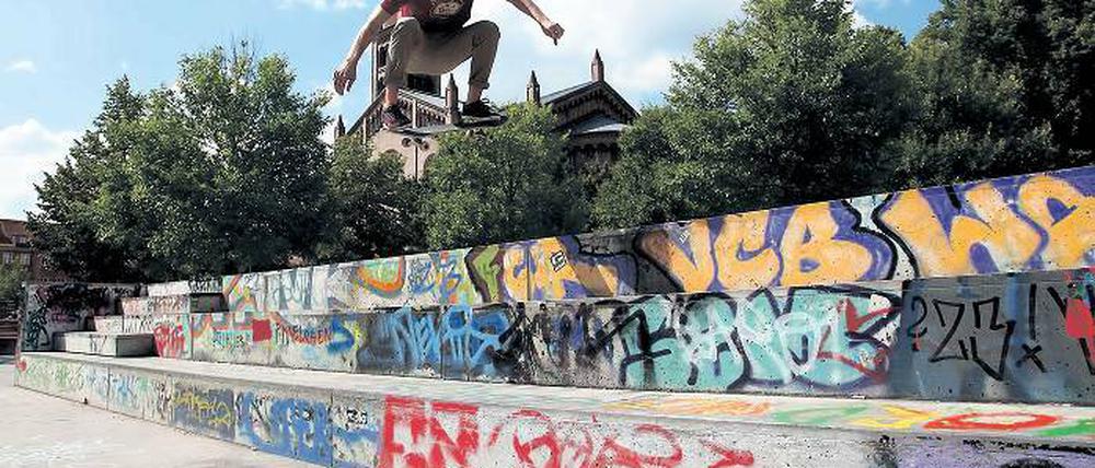 Bunte Welt. Das im Amtsdeutsch Jugendaktionsfläche genannte Areal auf dem Bassinplatz ist einer der wenigen legalen Tummelplätze für die Graffiti-Szene in Potsdam.