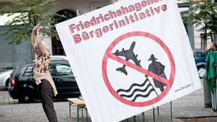 Zivilpolizisten bei Informations- und Diskussionsveranstaltungen? Die Bürgerinitiativen fühlen sich kriminalisiert.