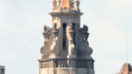 Absprung. Aus 20 Metern Höhe sauste Anna Bader ins Hafenbecken von Barcelona.