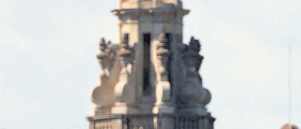 Absprung. Aus 20 Metern Höhe sauste Anna Bader ins Hafenbecken von Barcelona.