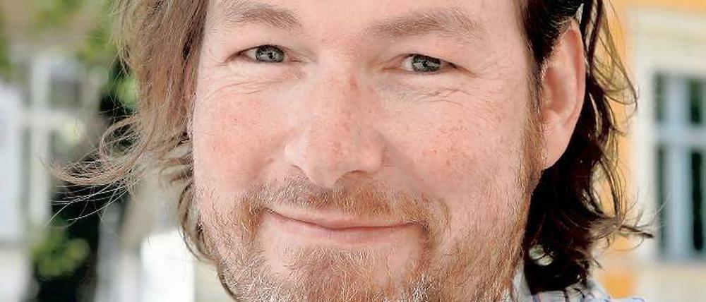 Lesen statt Hören. Stricker ist eigentlich Hörspielregisseur. Die Kriminaltragödie „Schlecht Aufgelegt“ ist sein Debütwerk als Buchautor.