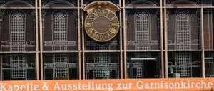 Derzeit nur als Ausstellung zu sehen: Die Potsdamer Garnisonkirche. Ab 2014 könnte sie jetzt wieder aufgebaut werden.