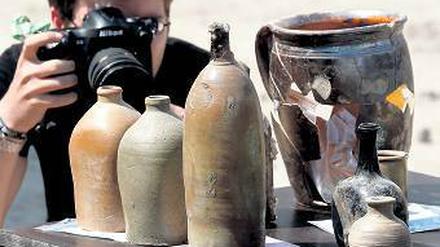 Nicht schön, aber selten. Das hier sind nämlich keine ollen Vasen. Sondern archäologisch wertvolle Fundstücke.