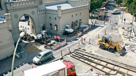 Nadelöhr. Am Nauener Tor ist nur noch eine Spur für Autos frei.