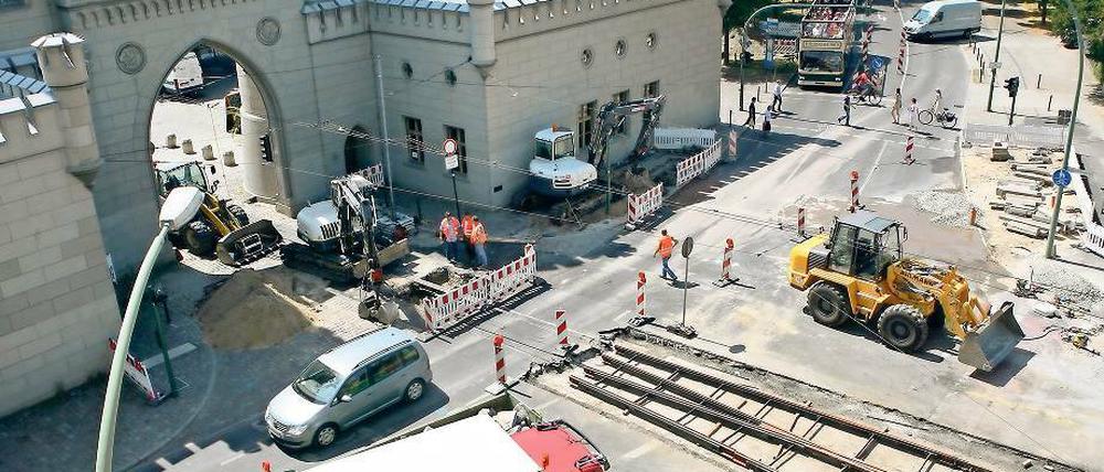 Nadelöhr. Am Nauener Tor ist nur noch eine Spur für Autos frei.