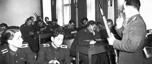 Unterricht in Uniform: An der Stasi-Hochschule in Golm war manches seltsam.