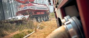 Noch vor Ort. Auch am gestrigen Montag stand ein noch Feuerlöschpanzer zum Einsatz bereit.