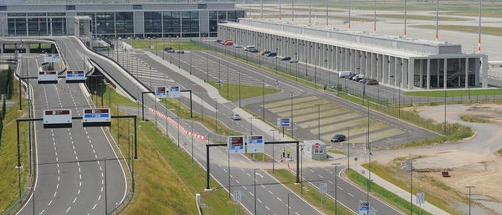 Von hier könnten bei einer möglichen Teil-Eröffnung die ersten Maschinen abgefertigt werden: Das Nordpier am künftigen Hauptstadt-Flughafen BER.